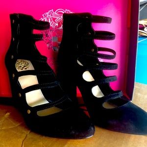 Vince Camuto Davel Black suede heels.  Size 8. NWOT